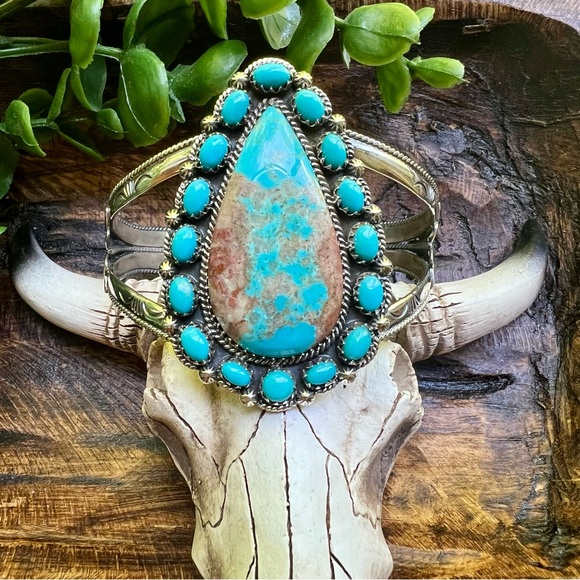 925 Sterling Silver Kingman Turquoise Statement Cuff w/ Butterfly Detail - Picture 2 of 14